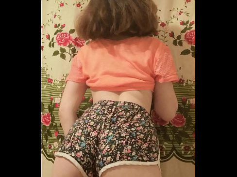 ❤️ Seksīga jauna skaistule izģērbjas no šortiem kamerā ❌ Kvalitatīvs sekss pie mums ﹏