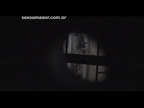 ❤️ Blondīnīte tiek slepeni filmēta ar kaimiņu vuajeru, kurš slēpjas aiz dobiem ķieģeļiem ❌ Kvalitatīvs sekss pie mums ﹏